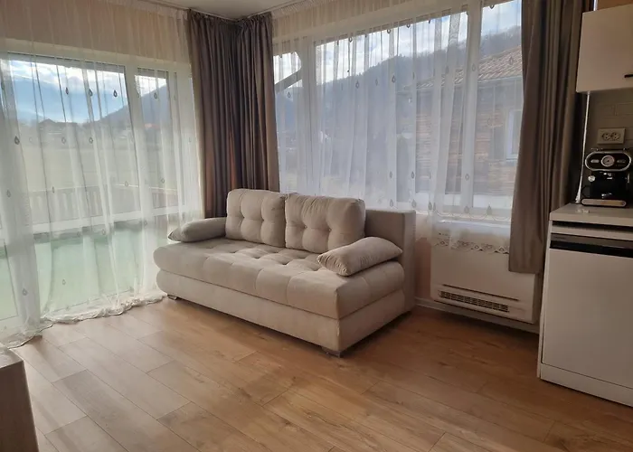 فيلة Nikol #4 Raduil